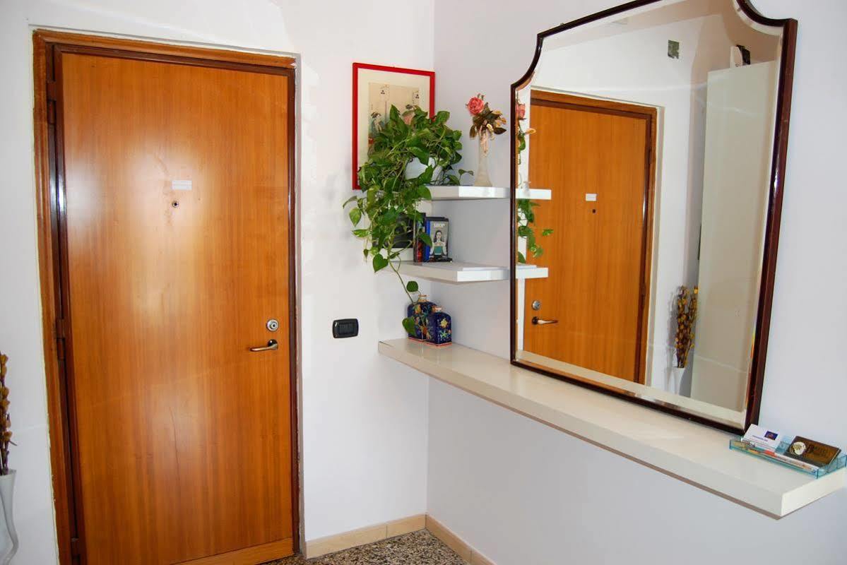 Colosseo Suite Apartment โรม ภายนอก รูปภาพ