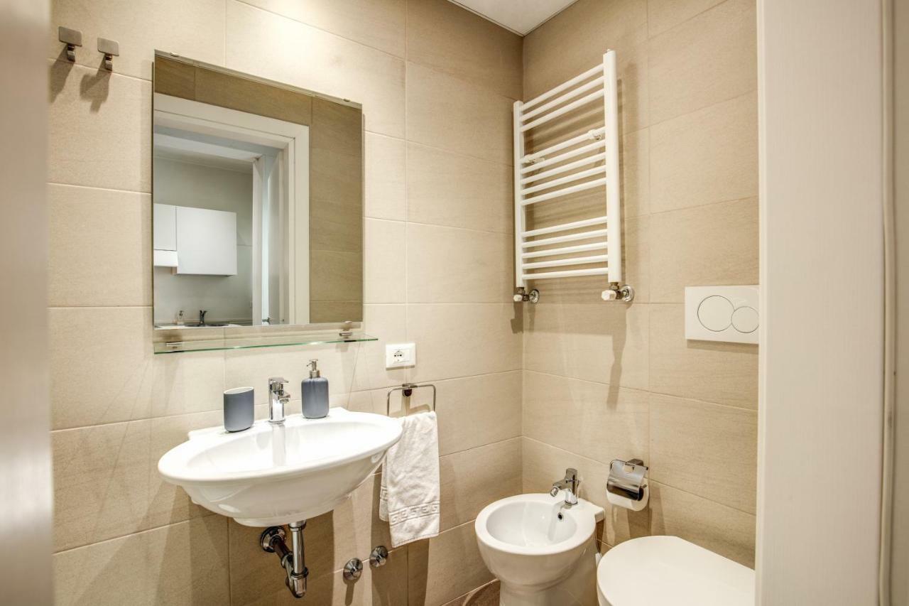 Colosseo Suite Apartment โรม ภายนอก รูปภาพ